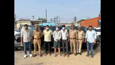 3 held for ruckus at toll booth, thrashing staff