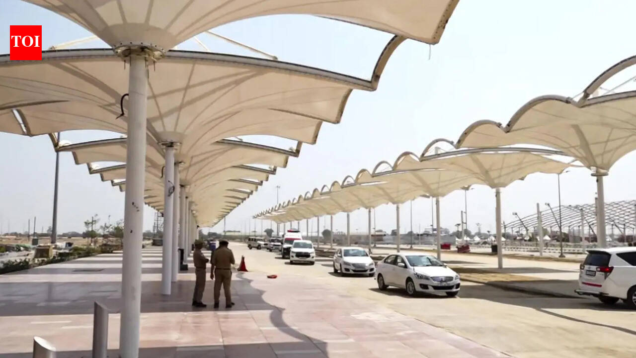 How to reach Noida airport? Police chip in with route advice