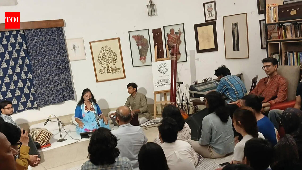 Artists light up musical evening at Lucknow Bioscope