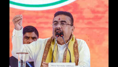 Suvendu: Report hooliganismon WhatsApp