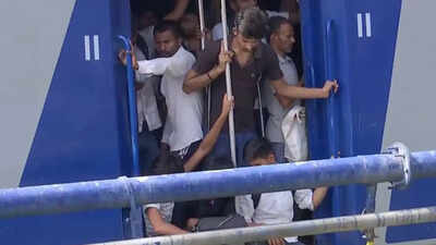 Massive rush at Patna Junction as aspirants struggle to board trains; several miss Bihar Police constable exam