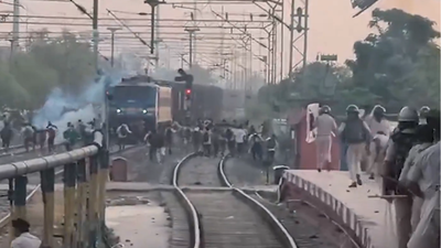 'Anti-social elements among them': 200 people pelt stones, vandalise Bihar's Patliputra Railway Station over 'train shortage' for exam aspirants