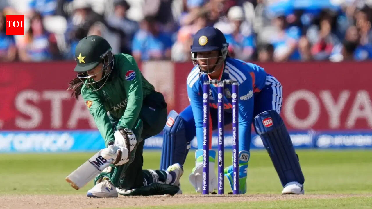 IND vs PAK, T20 WC LIVE: Pakistan collapse in chase as India's spinners strike in tandem