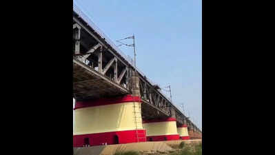 Rlys launches renovation of iconic Koilwar bridge