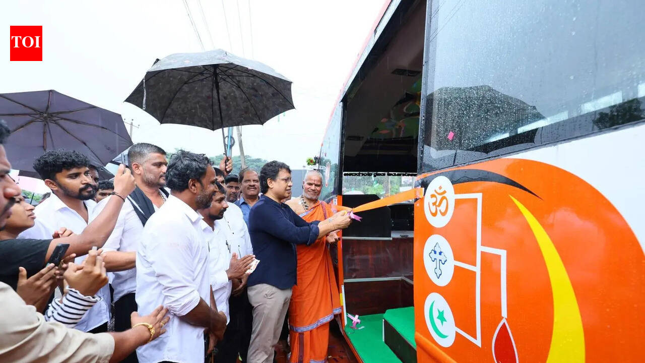 Bus-shaped shelter turns heads in Gurupur