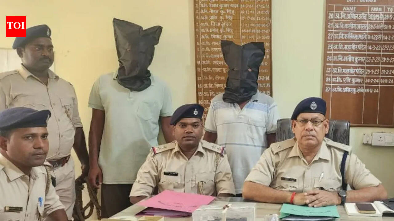 Villagers help police nab two youths for brandishing illegal firearm in Bokaro