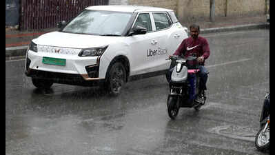 Evening rain slows traffic, more rain forecast this week
