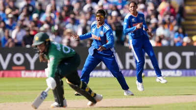 64-run hammering! Deepti Sharma and Richa Ghosh sink Pakistan as India begin T20 World Cup with big win