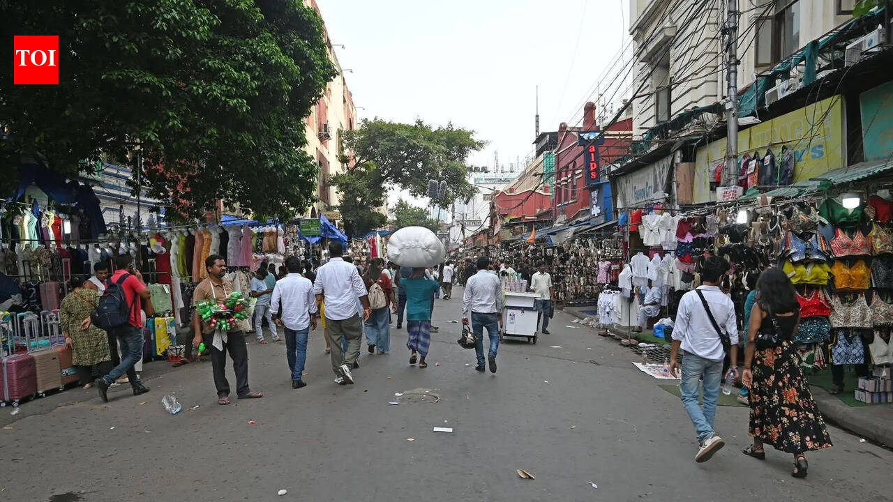 3 held: First hawker arrests after CM tough talk
