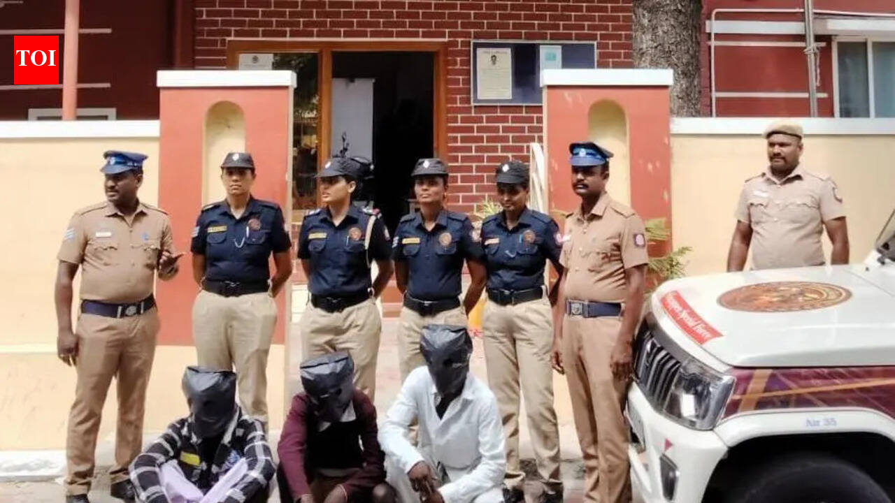 Singappen team arrrests four in Sivakasi and Dindigul