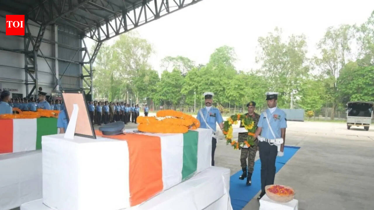 जोरहाट से AN-32 दुर्घटना पीड़ितों के पार्थिव शरीर IAF द्वारा उनके मूल स्थानों पर भेजे गए | भारत समाचार