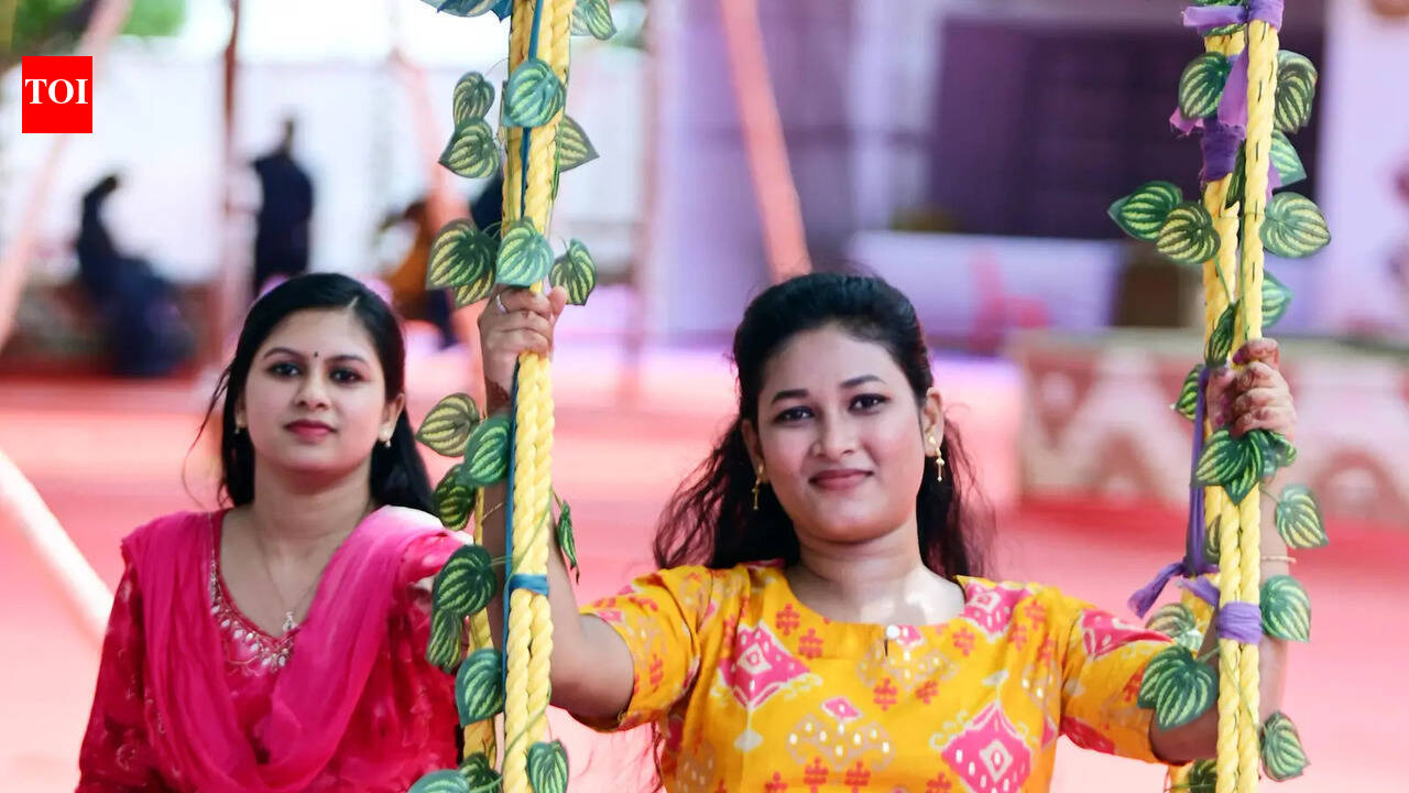 Paan, pithas and swing rides set mood for Raja
