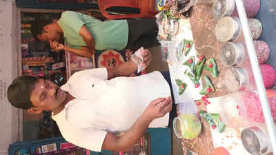 Paan, pithas and swing rides set mood for Raja