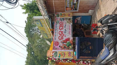 Paan, pithas and swing rides set mood for Raja