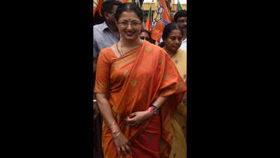 Gautami quits AIADMK