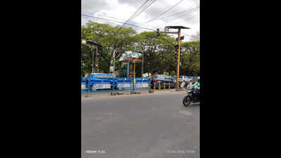 Malfunctioning signal near Ambattur triggers wrong-side driving, traffic congestion
