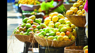 Maang-hilario prices surge to Rs 900 a dozen