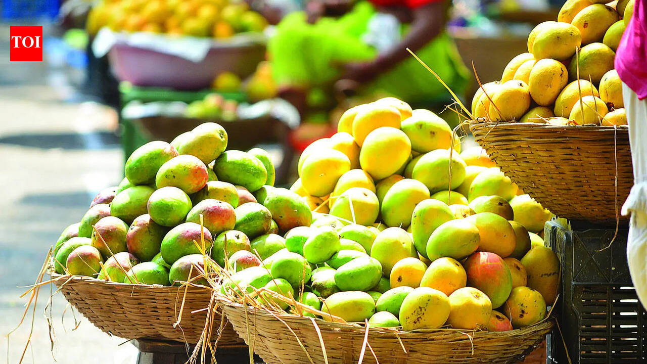 Maang-hilario prices surge to Rs 900 a dozen