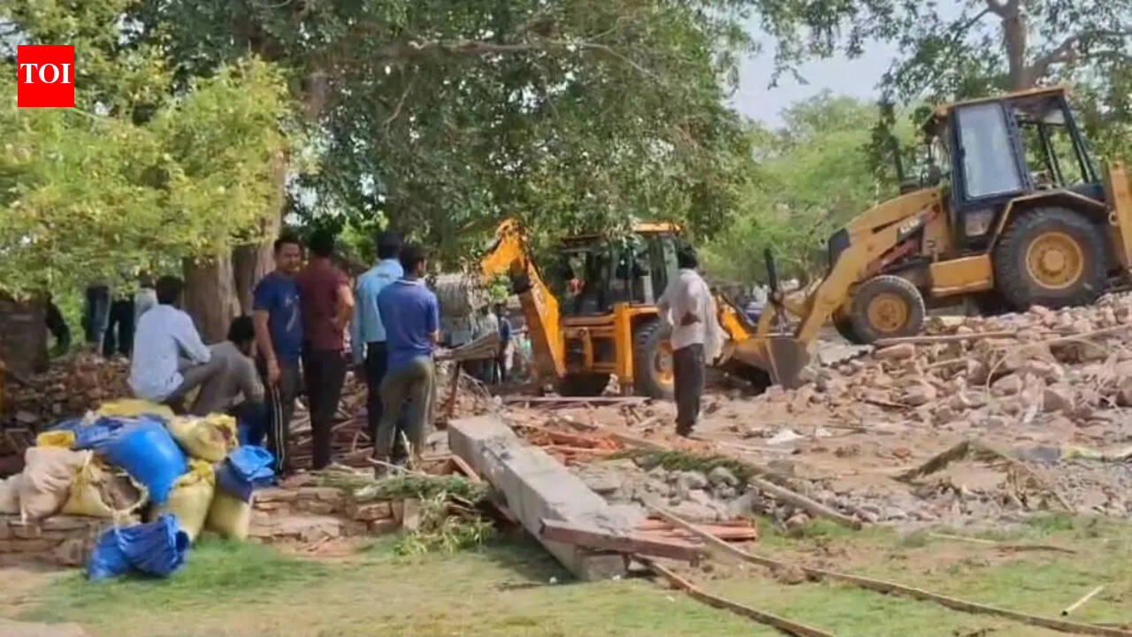 Administration launches crackdown on encroachments at Chittorgarh Fort