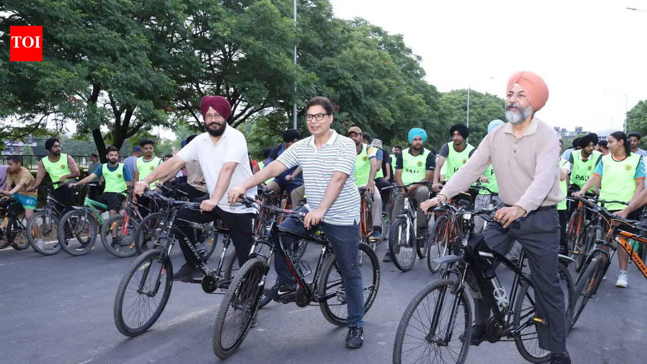 Over 200 cyclists promote active lifestyle at PAU
