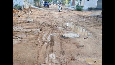 Water woes, dark streets & broken roads haunt Snehitha Hills
