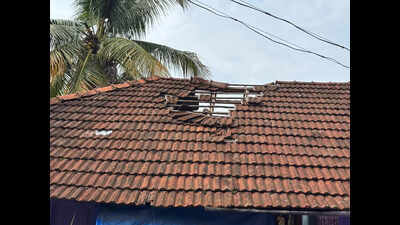 Roof tiles fall as aircraft flies low at Nedumbassery, 80-year-old injured