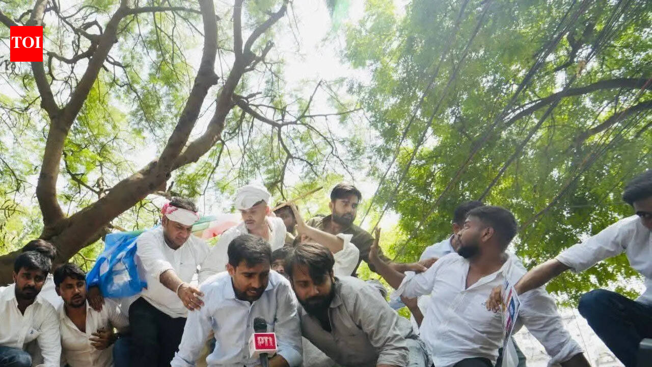 ​NSUI ​members detained during protest against exam paper leaks
