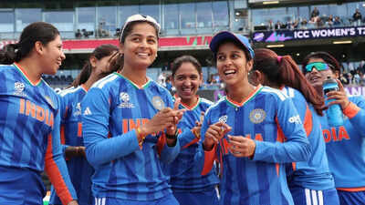 shreyanka-patil-in-the-middle-after-india39s-win-over-pakistan-photo-by-bcciwomen-on-x.jpg