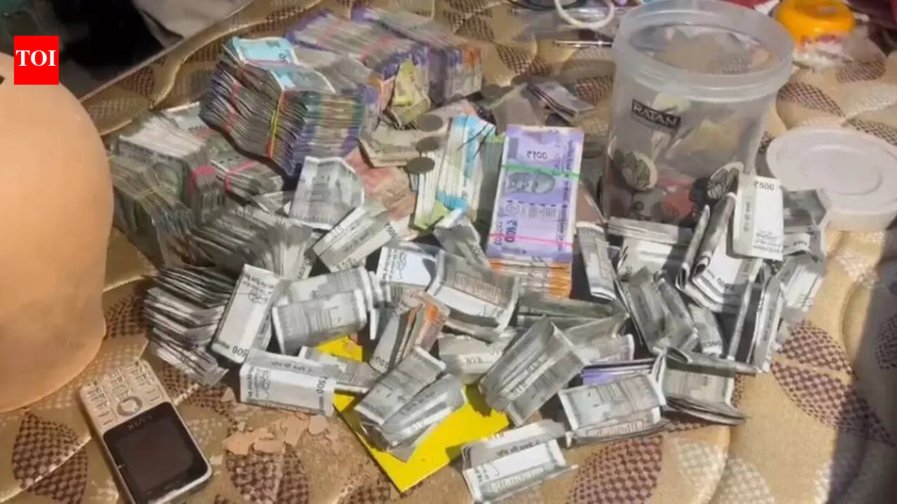 Drug syndicate busted in Dibrugarh; 10 held, drugs, cash & gold seized