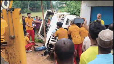 Driver dies as SUV rams into house