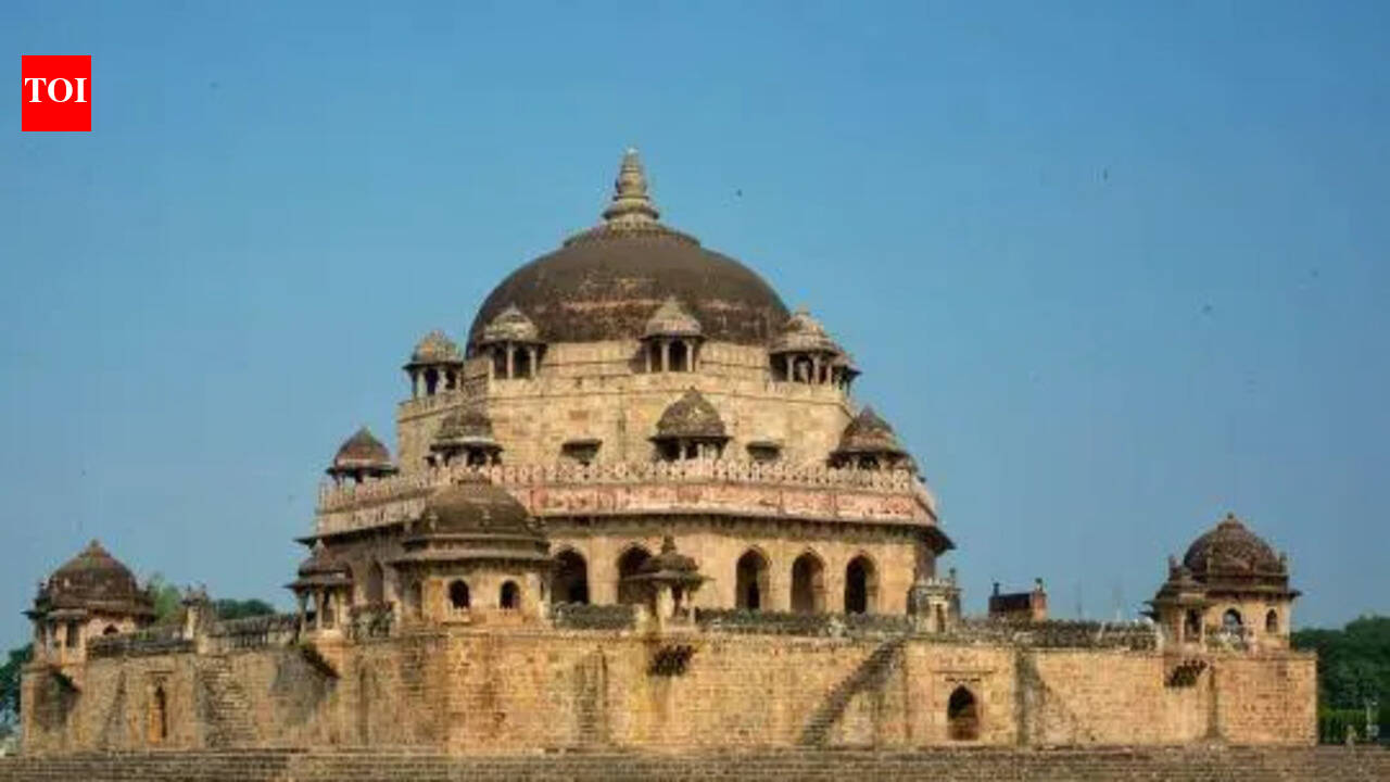 Encroachment, defunct inlet canal leave Sher Shah Tomb at risk