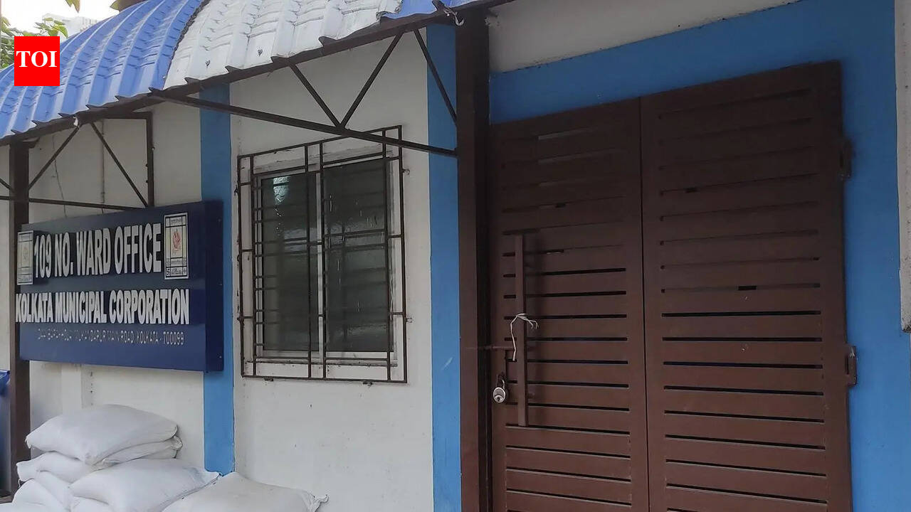 Residents Storm TMC Ward Office, Allege Cash, Extortion Chart