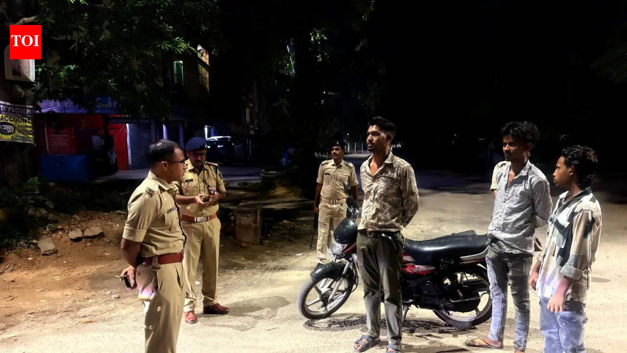 Bokaro SP carries out midnight inspections