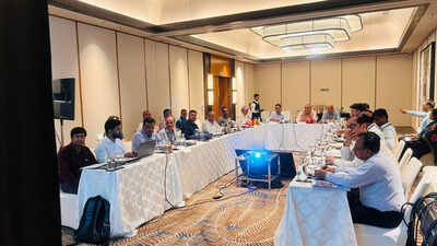 Resolve pending issues on priority to expedite metro work: Central team