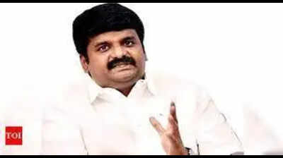 Vijayabaskar joins C Ve Shanmugam in slamming AIADMK’s leadership