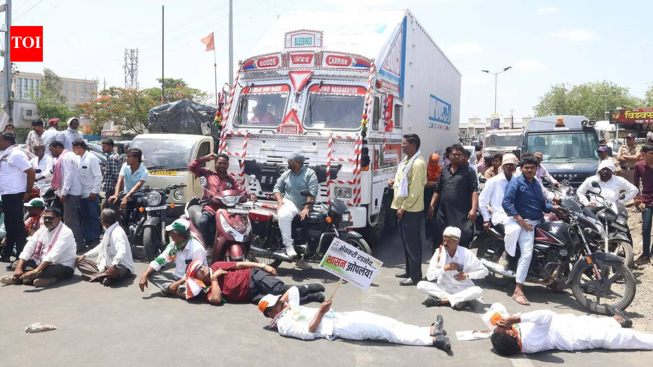 Several Sambhajinagar farmers oppose online fertiliser booking citing glitches & delays; Congress holds agitation to support farmers