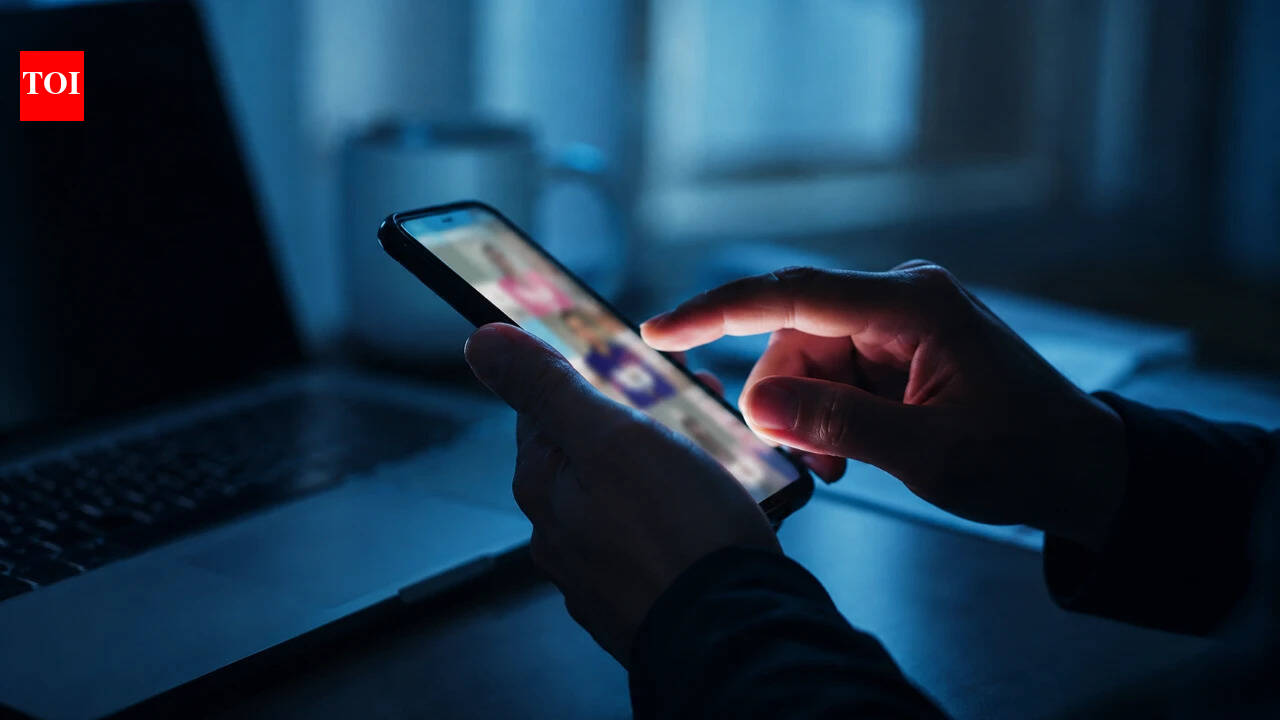 Mumbai man loses Rs 70,000 after clicking on obscene link on Facebook