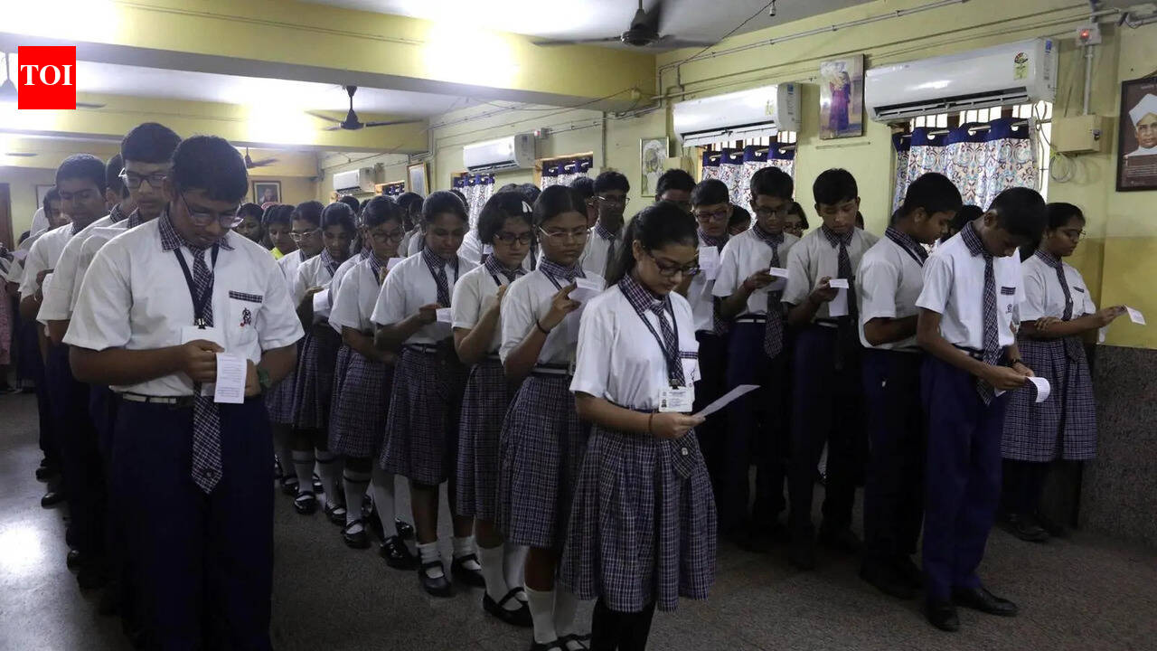 Private schools reopen after vacation to ‘Vande Mataram’ strain