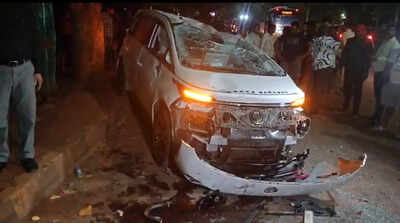 2 killed, 3 injured as car rams into roadside tea stall