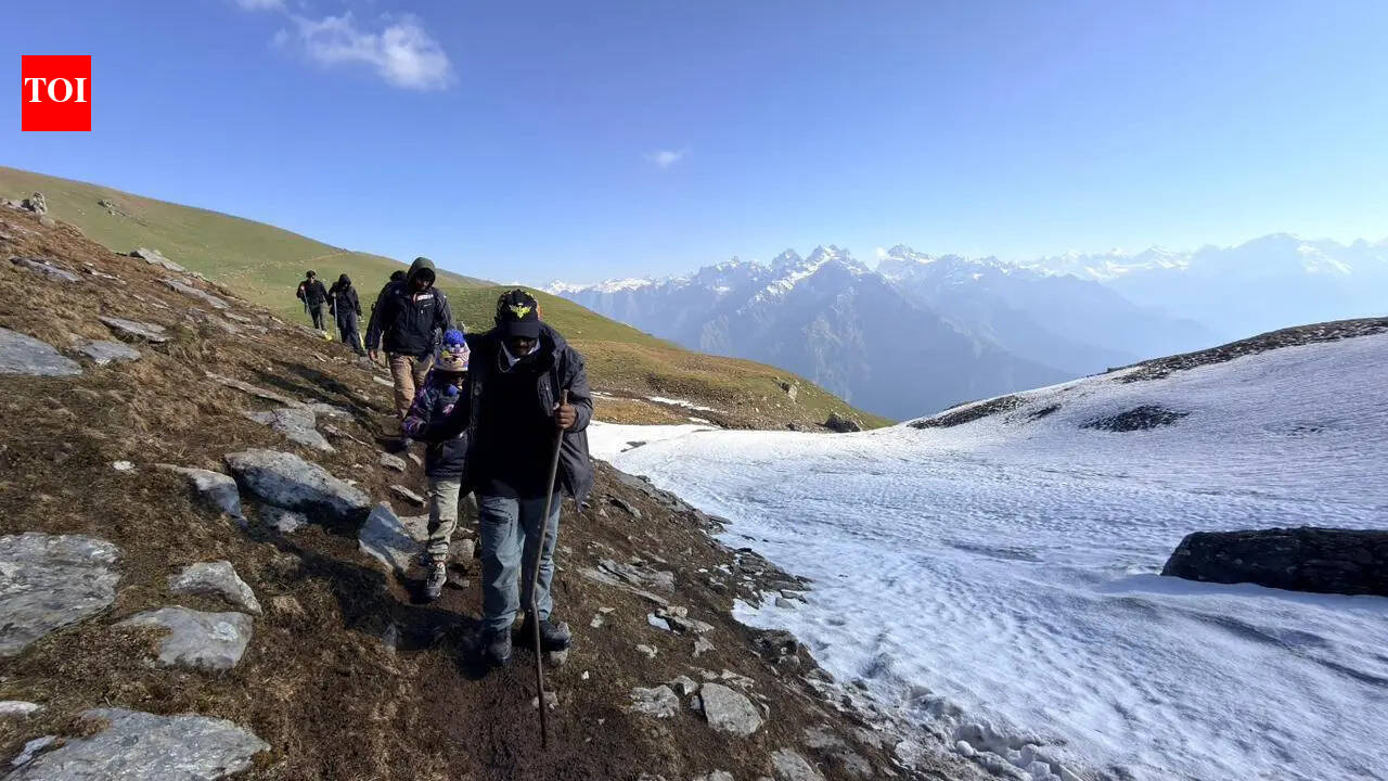 9-year-old girl from Hyderabad completes daunting Sar Pass trek
