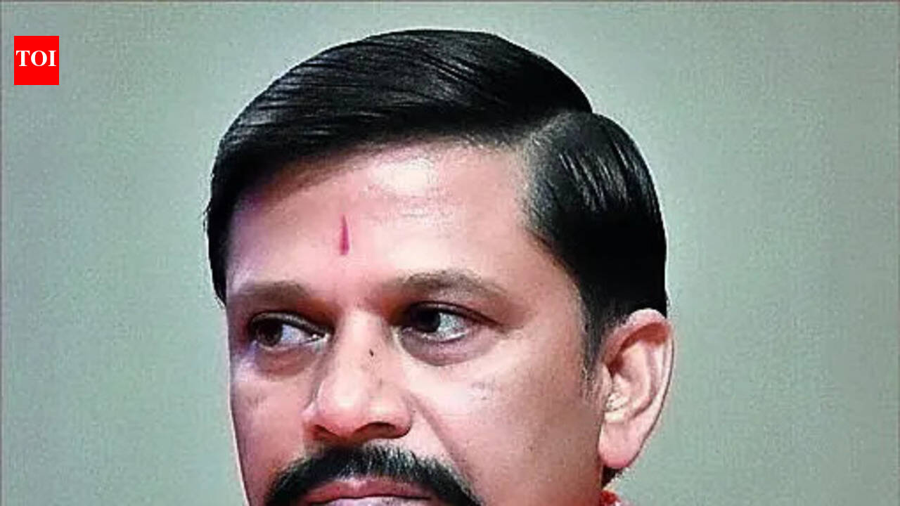 Gujarat minister apologizes after his remarks on teachers spark controversy