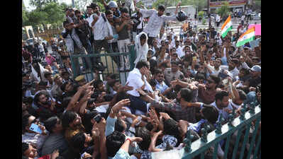 CJP founder Dipke slapped at Shaheed Smarak protest