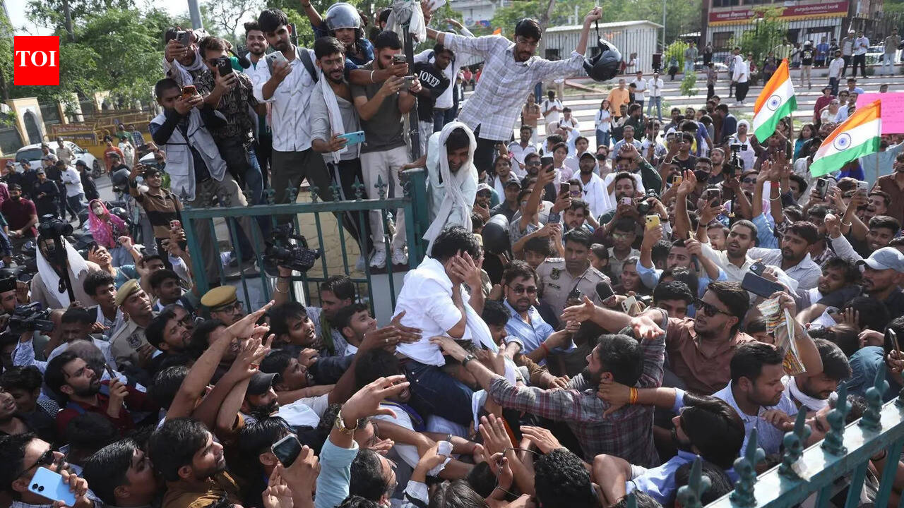 CJP founder Dipke slapped at Shaheed Smarak protest