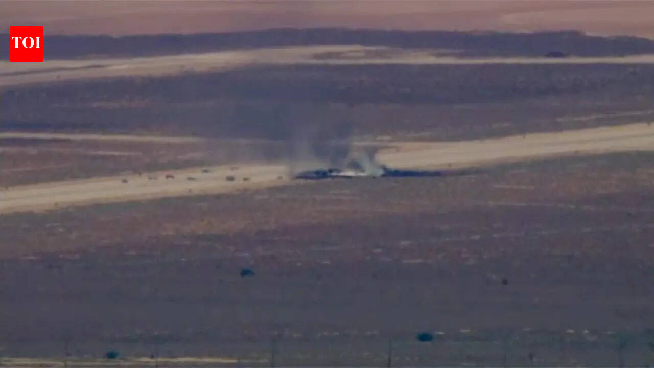 US Air Force B-52 Stratofortress crashes shortly after take-off at California base