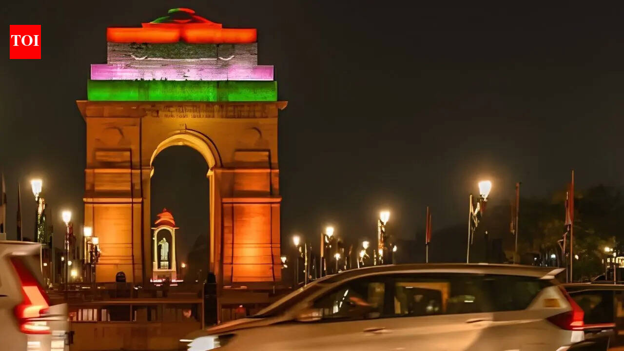 Delhi’s population is 2.3cr, up 37.5% in 15 years: Census