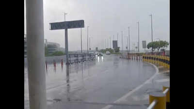 Light rain brings relief to Delhi-NCR as IMD forecasts rise in temperatures over coming days