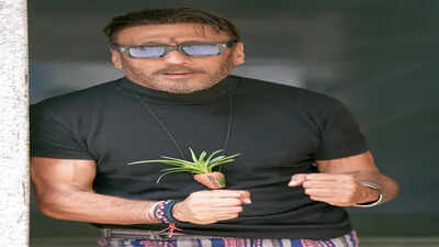 Jackie Shroff celebrates Mithun Chakraborty's 76th birthday, honours Hemant Kumar on birth anniversary