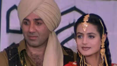 Sunny Deol celebrates 25 years of 'Gadar - Ek Prem Katha', shares, 'Pyaar ke rishte ki gaddi chall rahi aur aage bhi chalti hi rahegi'
