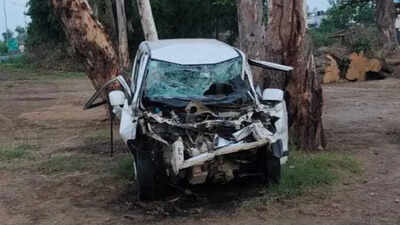 3 killed, 3 injured after car crashes into tractor-trolley and dragged for 3km in UP
