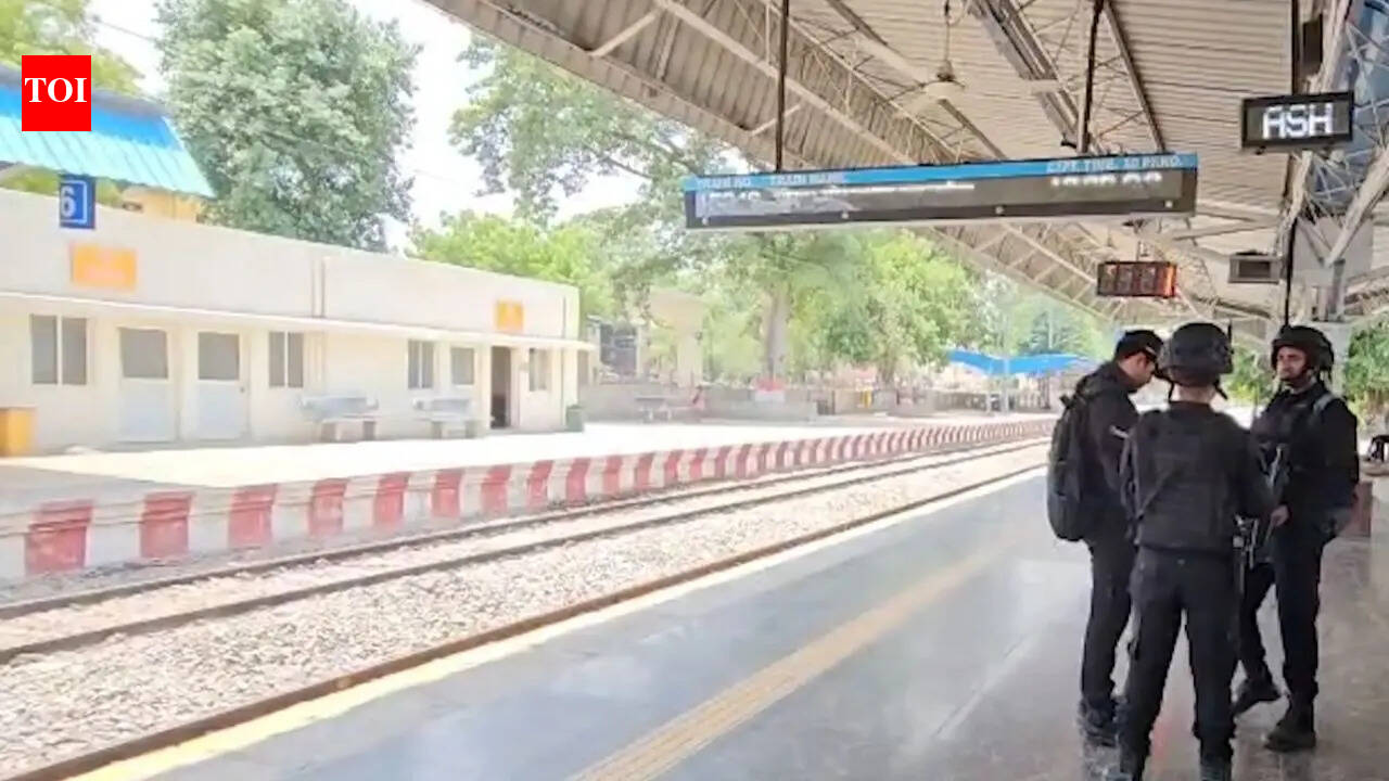 Bomb threat hoax delays Raptisagar Express at Lucknow's Aishbagh station